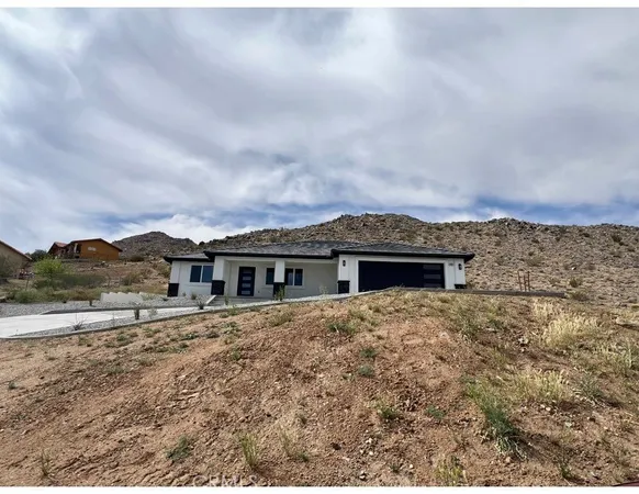 $2,500 | 16196 Rancherias Road, Apple Valley, CA 92307