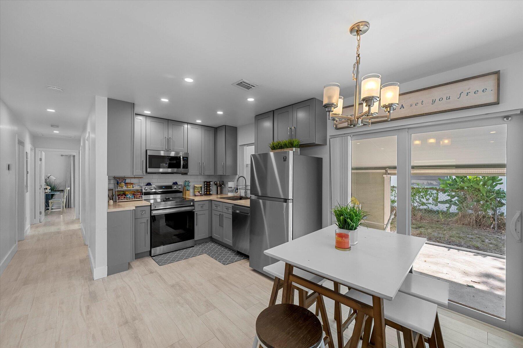210 6th Street Jupiter, FL 33458 - Photo 12 of 36 12-DSC09527