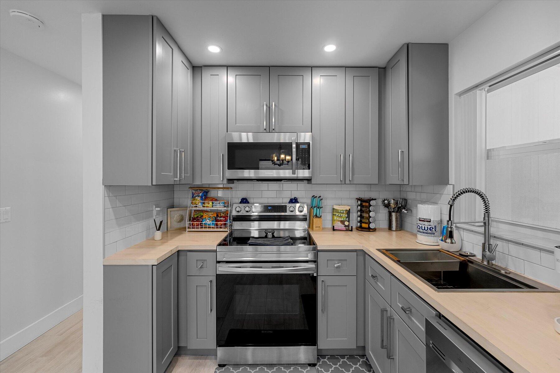 210 6th Street Jupiter, FL 33458 - Photo 14 of 36 14-DSC09533