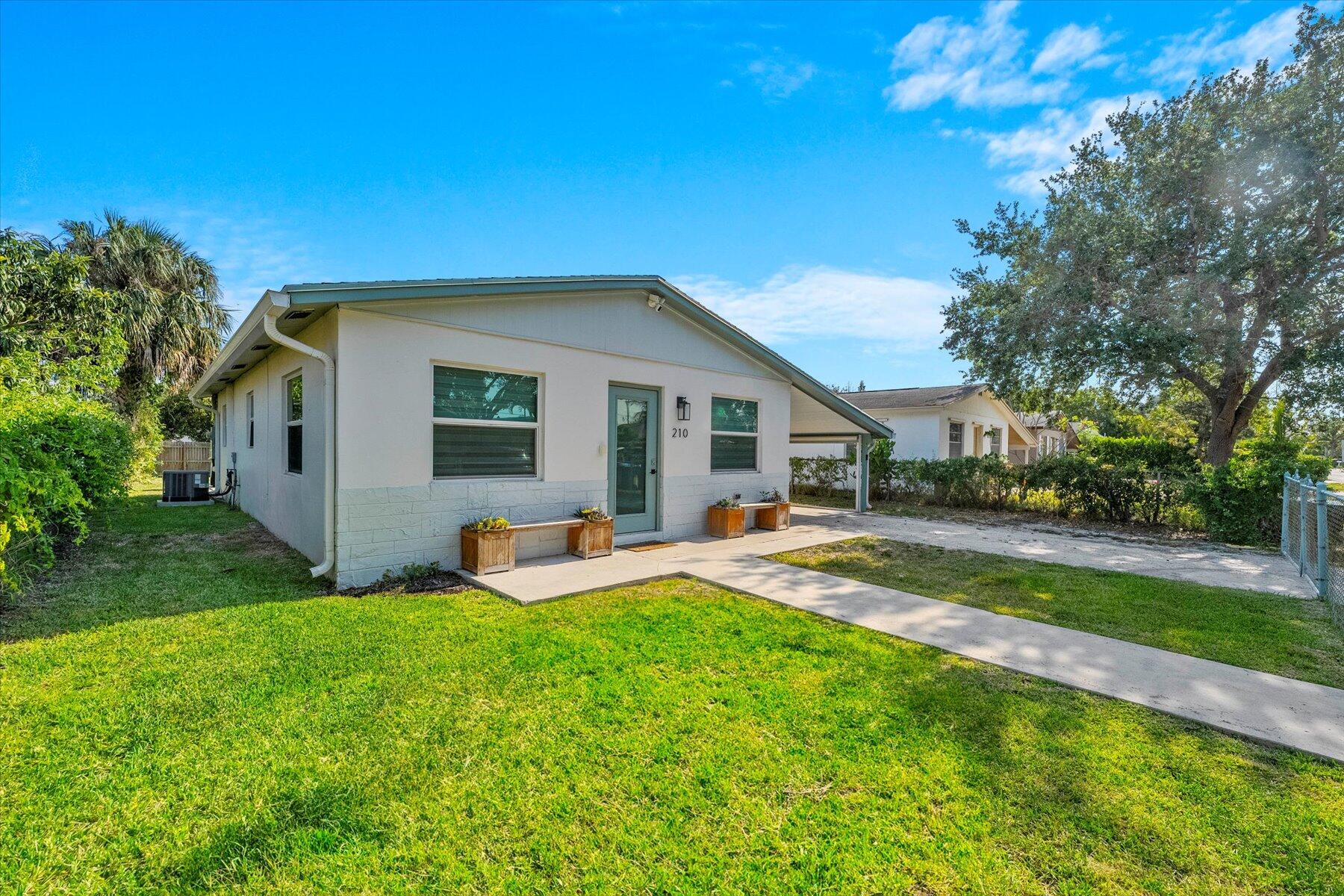 210 6th Street Jupiter, FL 33458 - Photo 2 of 36 04-DSC09438-Edit