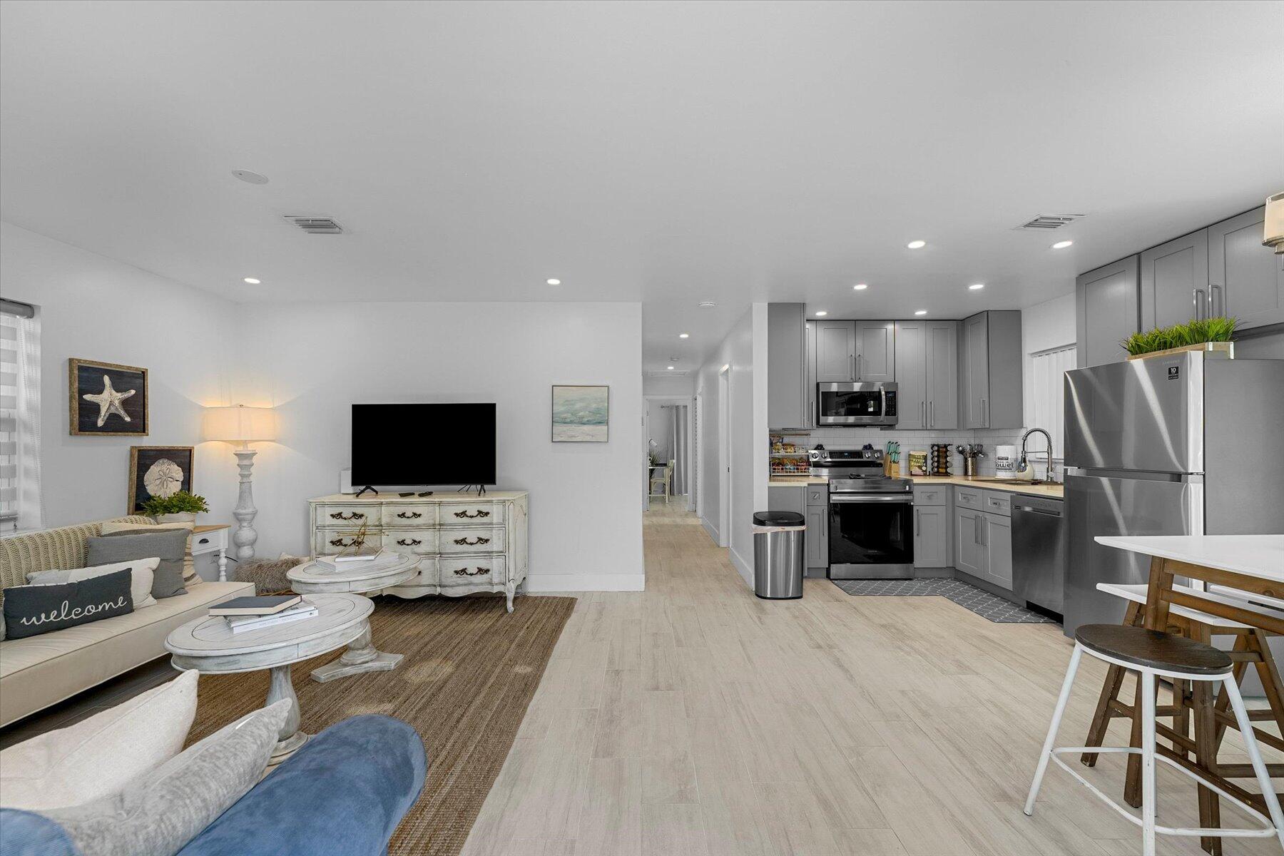 210 6th Street Jupiter, FL 33458 - Photo 5 of 36 05-DSC09443