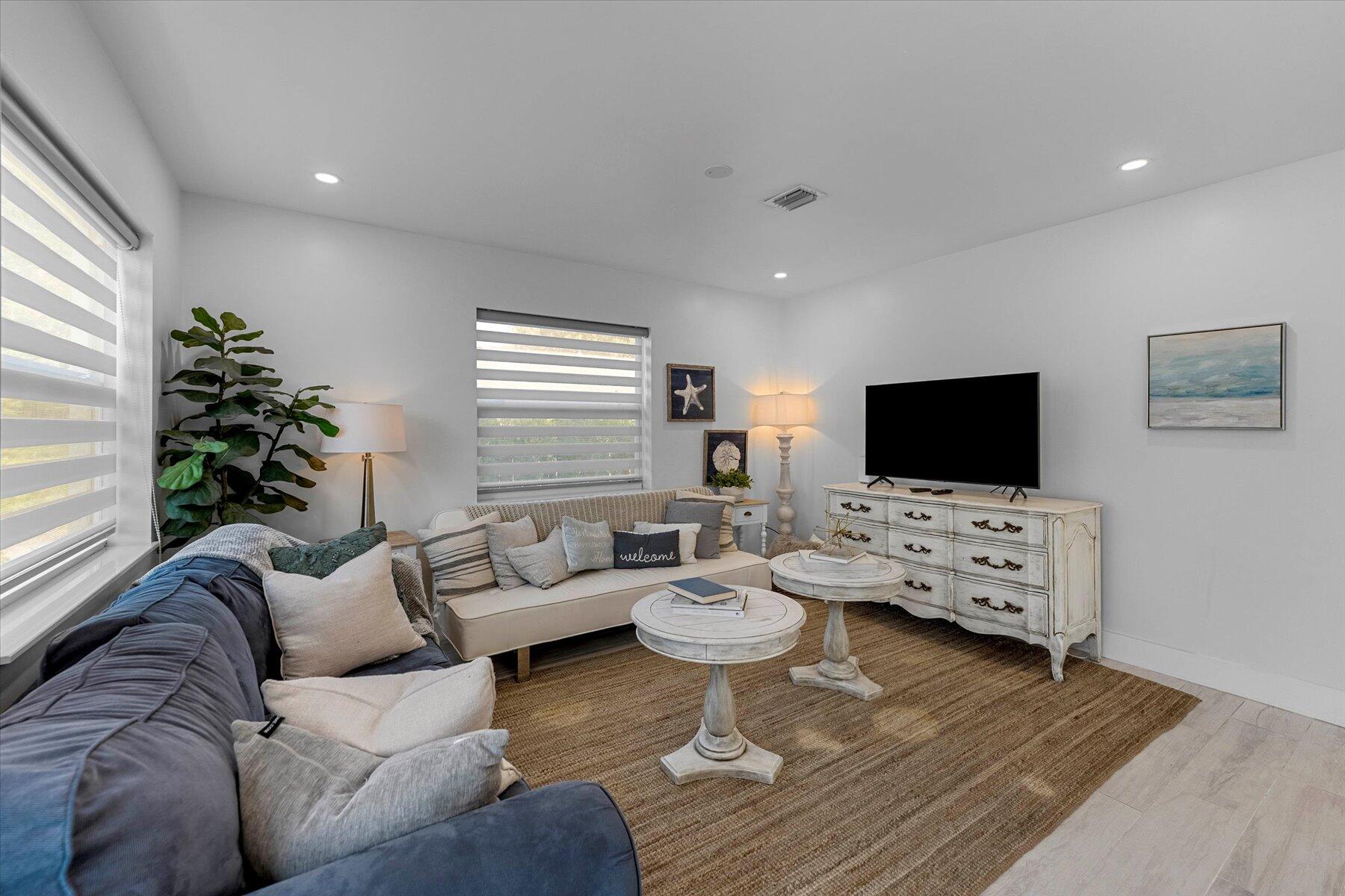 210 6th Street Jupiter, FL 33458 - Photo 8 of 36 08-DSC09509
