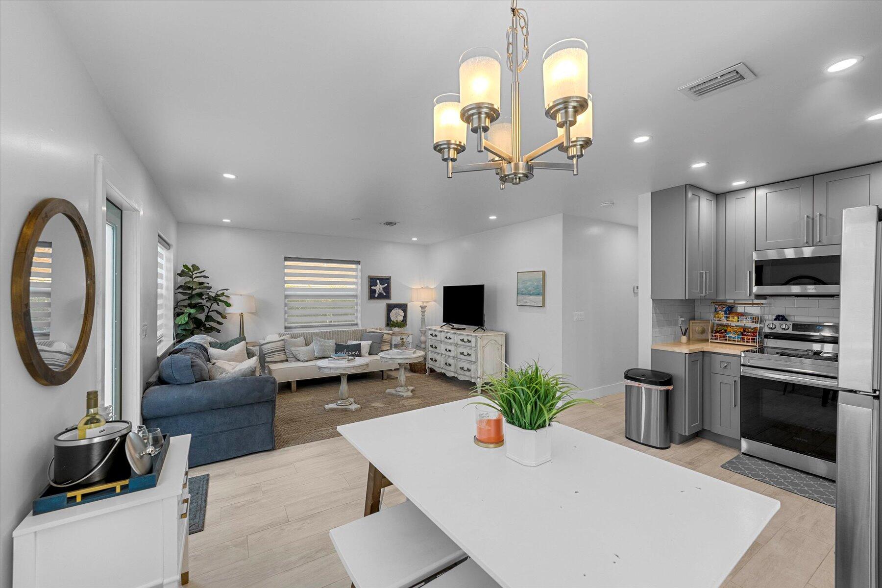 210 6th Street Jupiter, FL 33458 - Photo 9 of 36 09-DSC09452