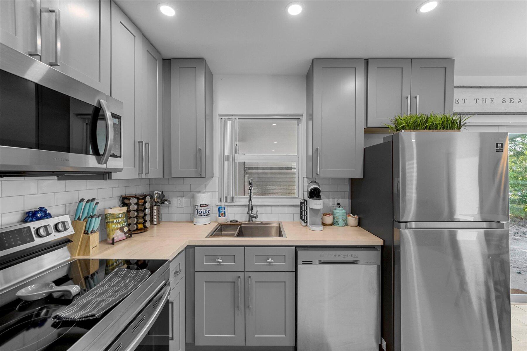 210 6th Street Jupiter, FL 33458 - Photo 10 of 36 10-DSC09515