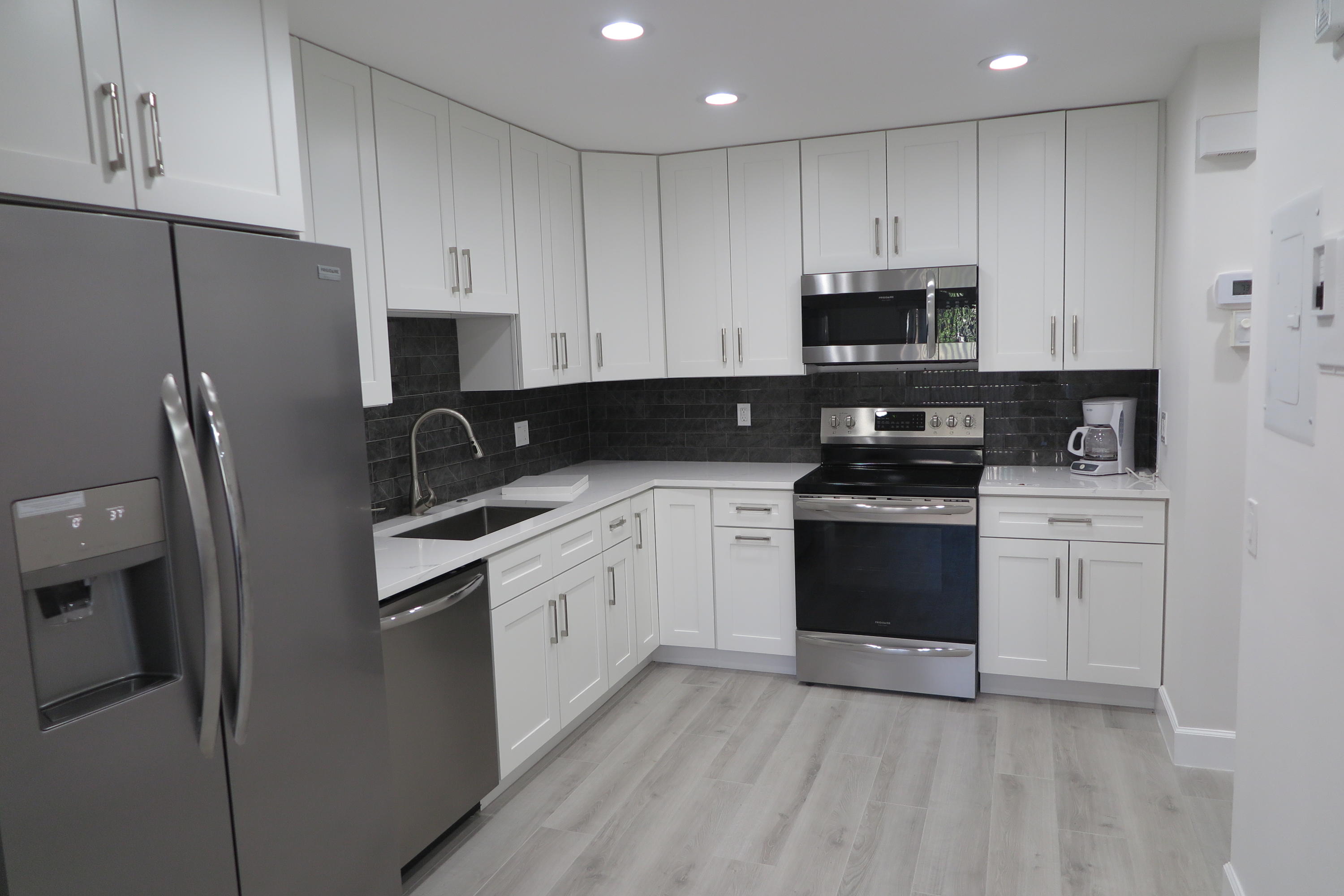 6721 Via Regina Boca Raton, FL 33433 - Photo 10 of 20 kitchen