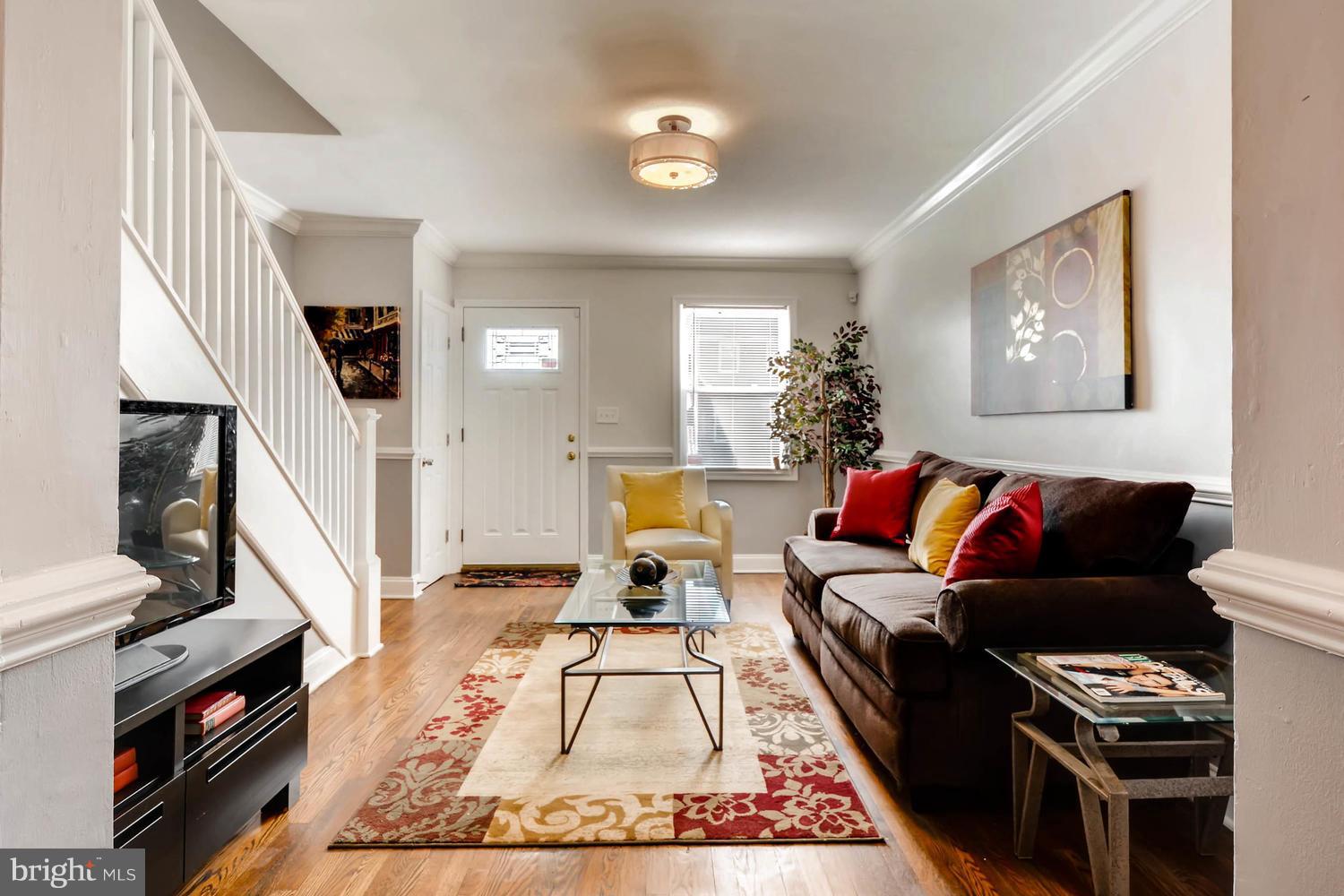 3706 Flowerton Road Baltimore, MD 21229 - Photo 8 of 30 Living Room