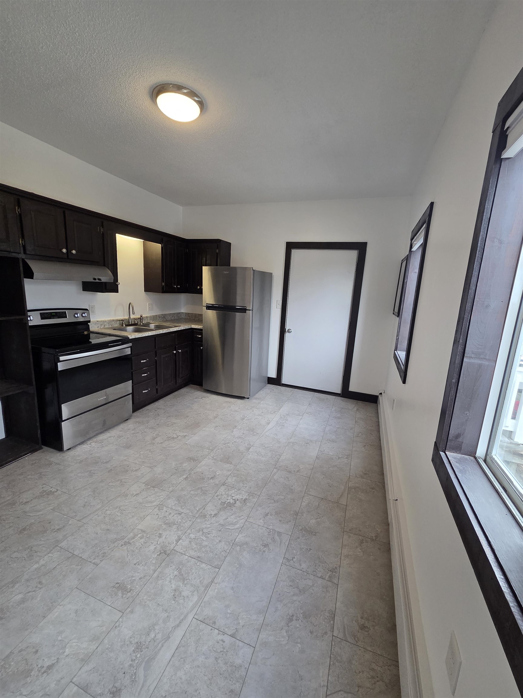 46 Maple Street, Unit 3 Littleton, NH 03561 - Photo 2 of 10