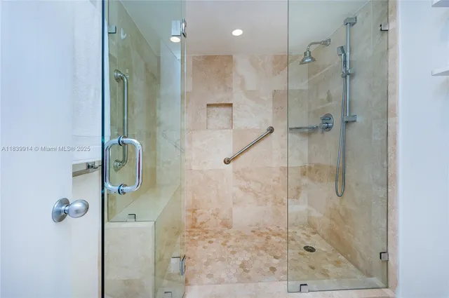 $2,300,000 | 609 Ocean Drive, Unit 8G, Key Biscayne, FL 33149