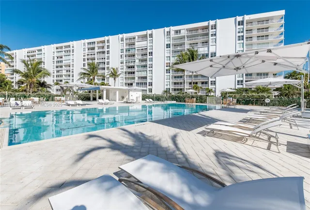 $2,300,000 | 609 Ocean Drive, Unit 8G, Key Biscayne, FL 33149