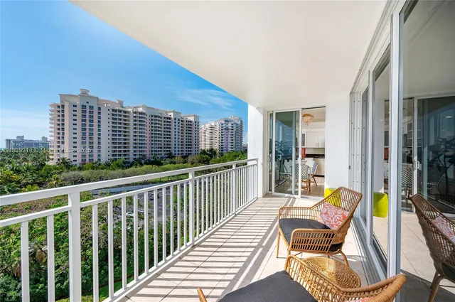 $2,300,000 | 609 Ocean Drive, Unit 8G, Key Biscayne, FL 33149