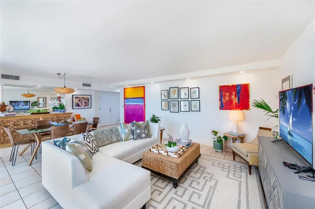 $2,300,000 | 609 Ocean Drive, Unit 8G, Key Biscayne, FL 33149