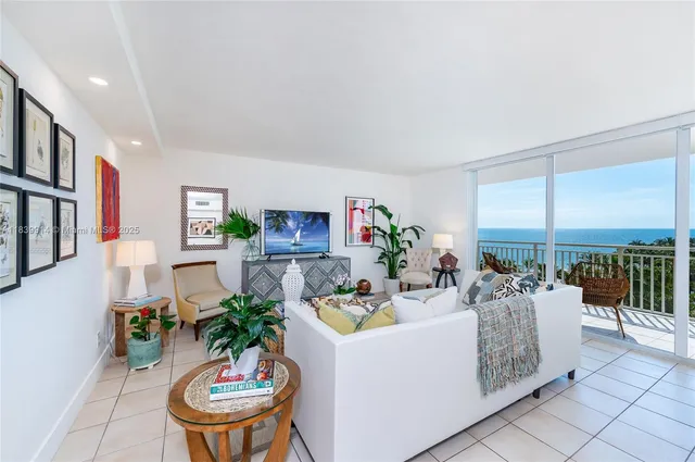 $2,300,000 | 609 Ocean Drive, Unit 8G, Key Biscayne, FL 33149