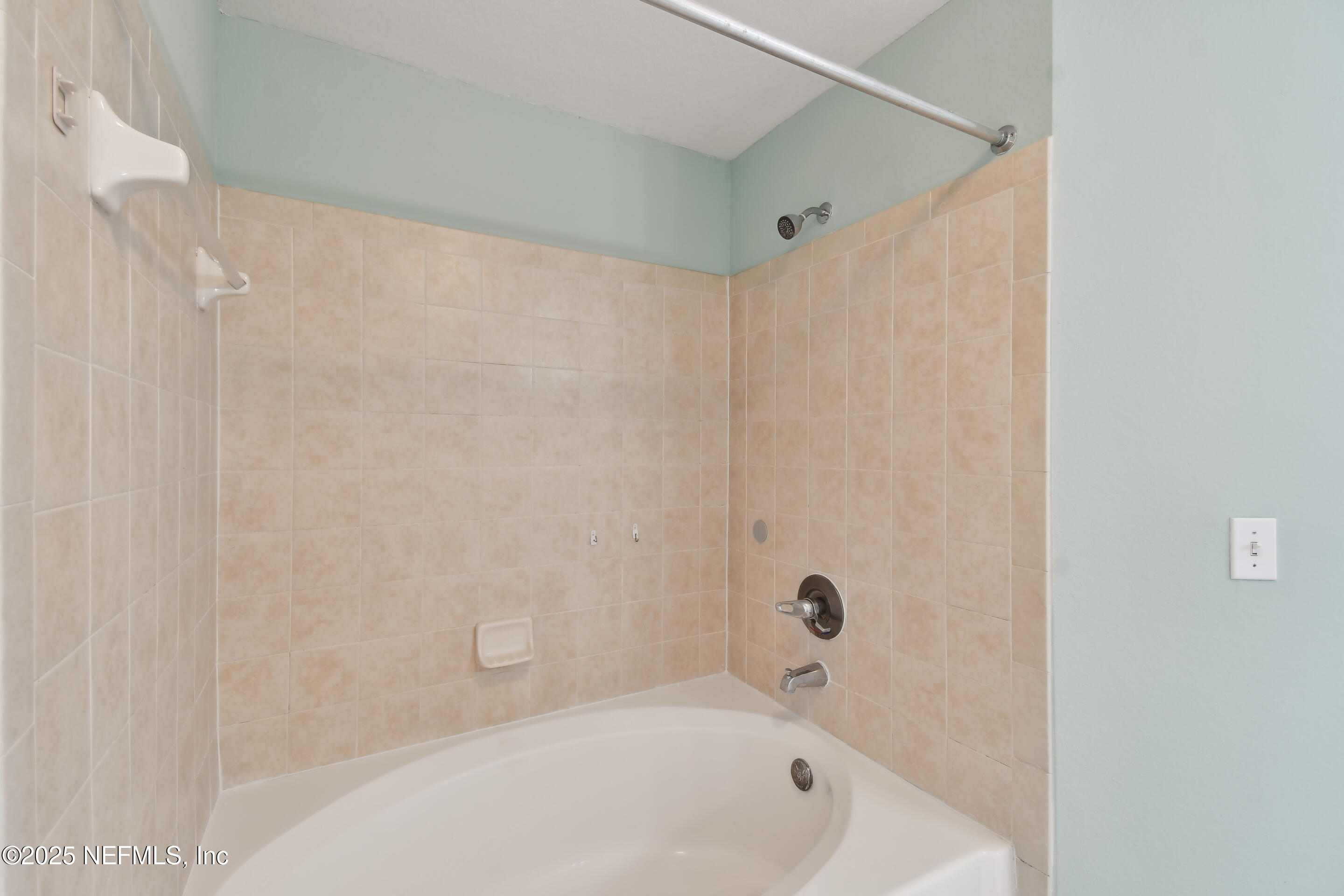 8550 Touchton Road, Unit 1118 Jacksonville, FL 32216 - Photo 24 of 39 Guest Bath