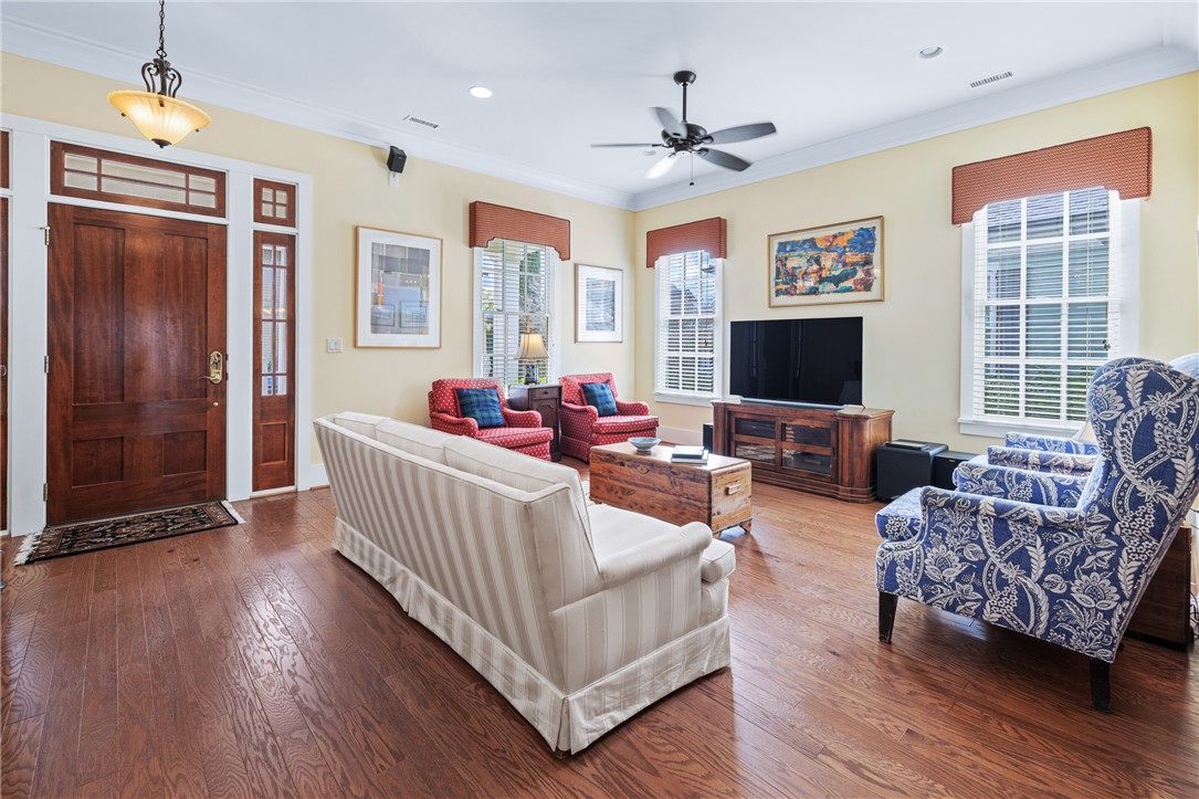 132 Sikes Avenue Clemson, SC 29631 - Photo 4 of 25 Roomy front living room