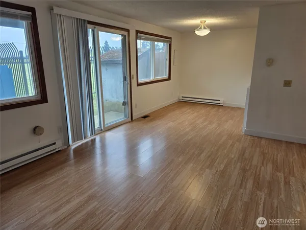 $2,000 | 3110 South 216th Street, Unit D1, SeaTac, WA 98198