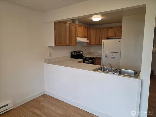 $2,000 | 3110 South 216th Street, Unit D1, SeaTac, WA 98198