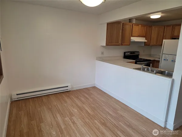 $2,000 | 3110 South 216th Street, Unit D1, SeaTac, WA 98198