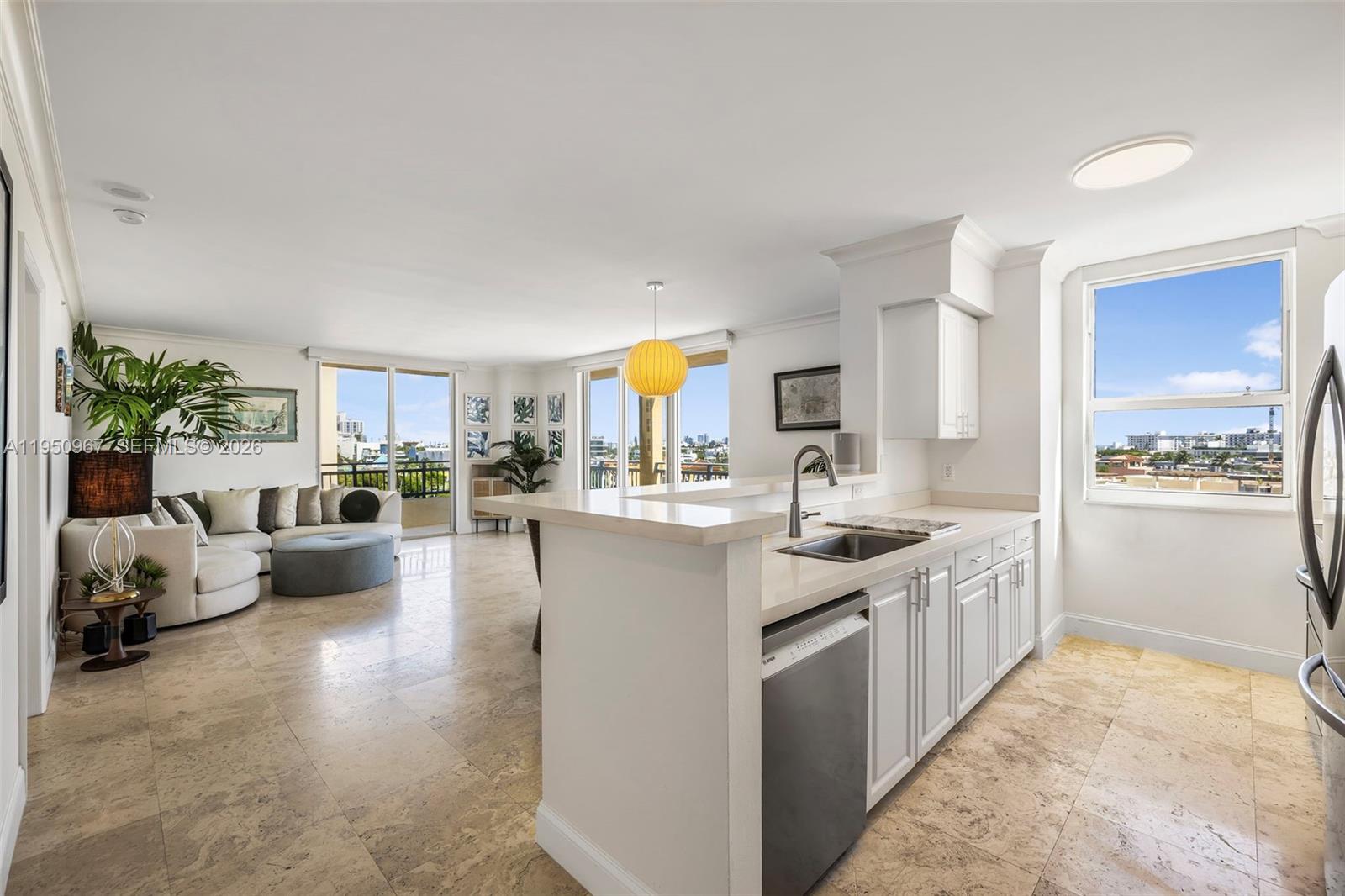 90 Alton Road, Unit 811 Miami Beach, FL 33139 - Photo 4 of 38