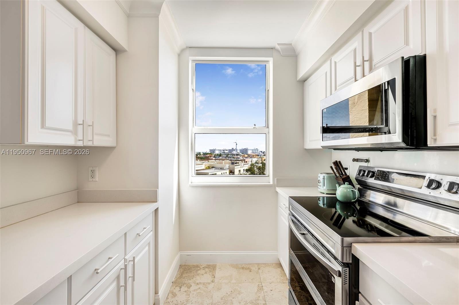 90 Alton Road, Unit 811 Miami Beach, FL 33139 - Photo 7 of 38