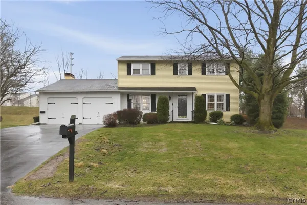 $335,000 | 112 Southwest Way, Camillus, NY 13031