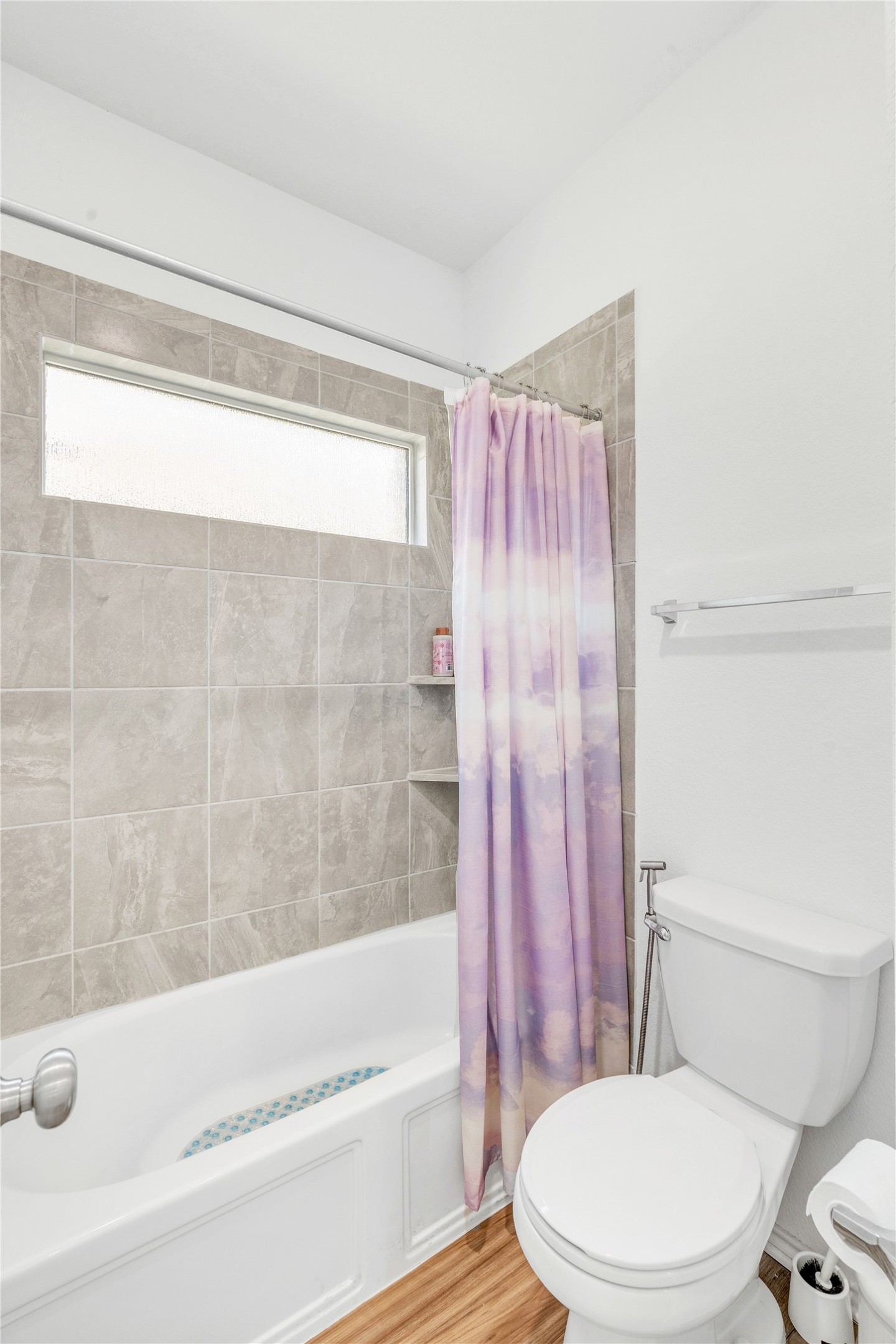212 Saddle Mountain Road Georgetown, TX 78628 - Photo 12 of 30 A well-appointed bathroom features a bathtub with tiled surround and an overhead window for natural light.