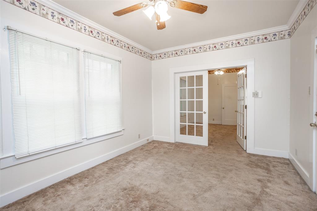 206 Ritchey Street Gainesville, TX 76240 - Photo 20 of 36 en view interior of the house