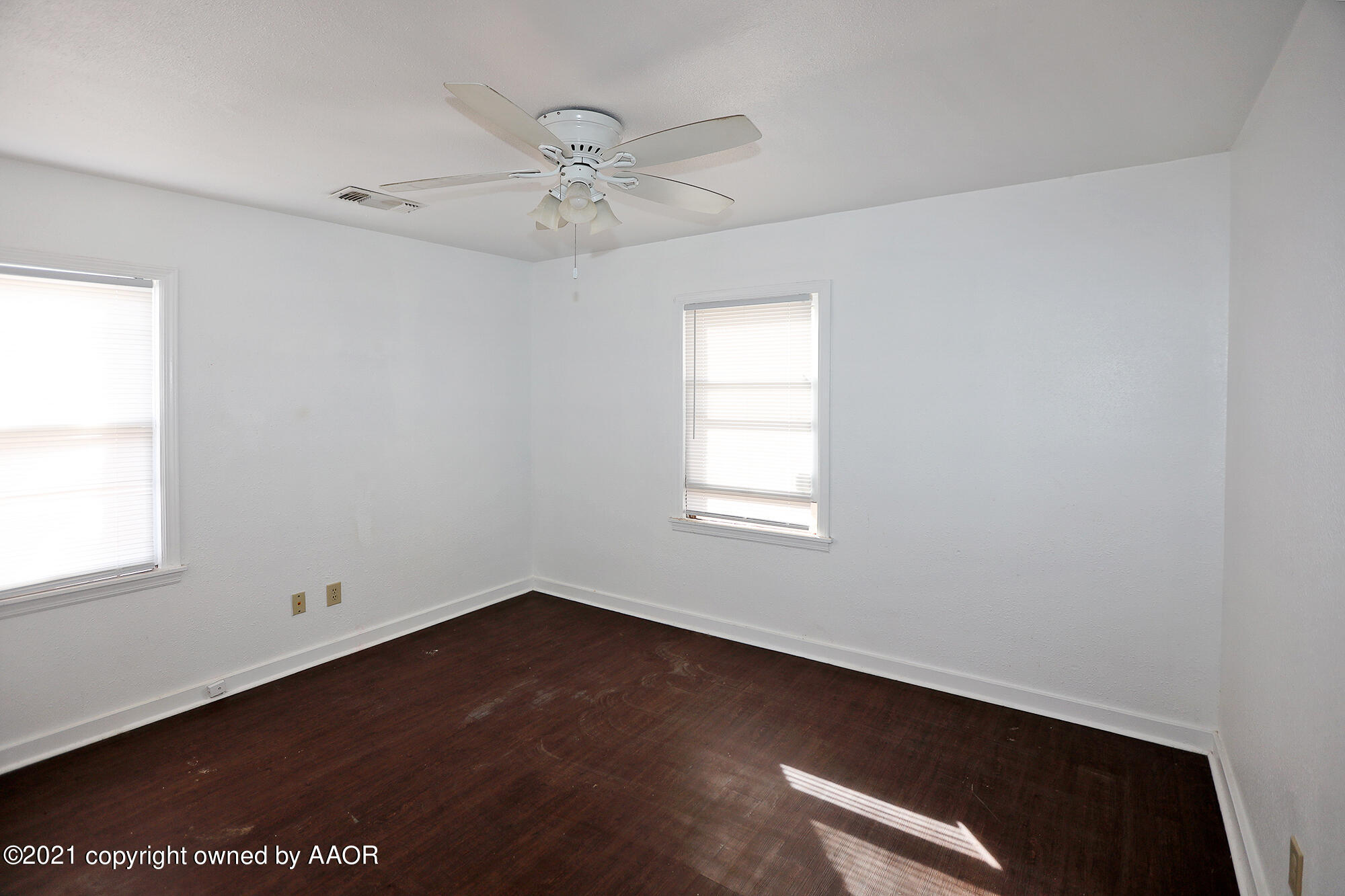 3603 South Ong Street Amarillo, TX 79110 - Photo 9 of 13 an empty room with a window