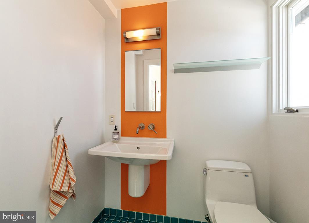 329 Hawthorn Road Baltimore, MD 21210 - Photo 18 of 53 Powder Room