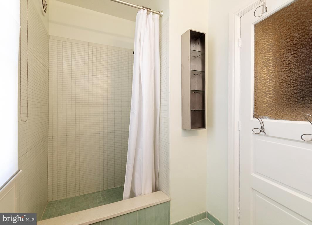 329 Hawthorn Road Baltimore, MD 21210 - Photo 27 of 53 Bathroom