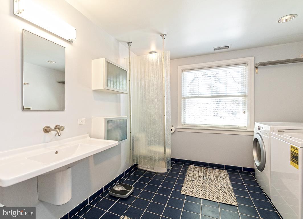 329 Hawthorn Road Baltimore, MD 21210 - Photo 31 of 53 Bathroom with Laundry