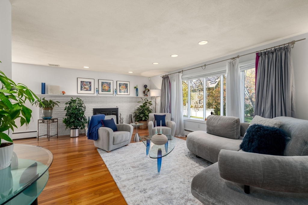 11 Harvard Circle Needham, MA 02494 - Photo 2 of 38