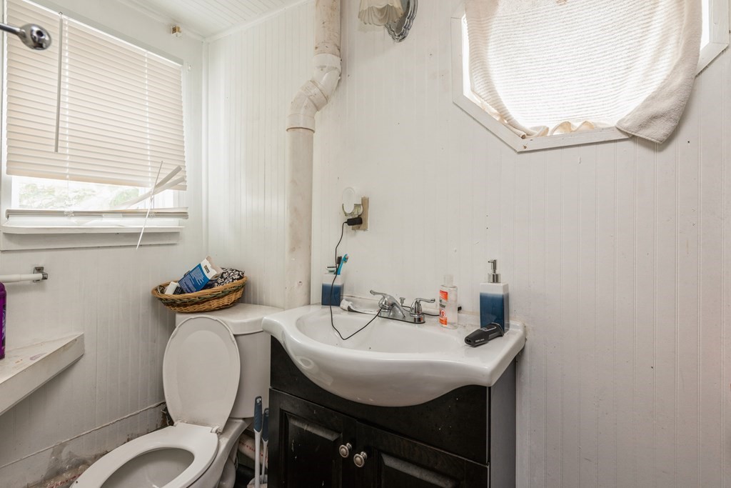 14 Holly Street Wareham, MA 02558 - Photo 28 of 35