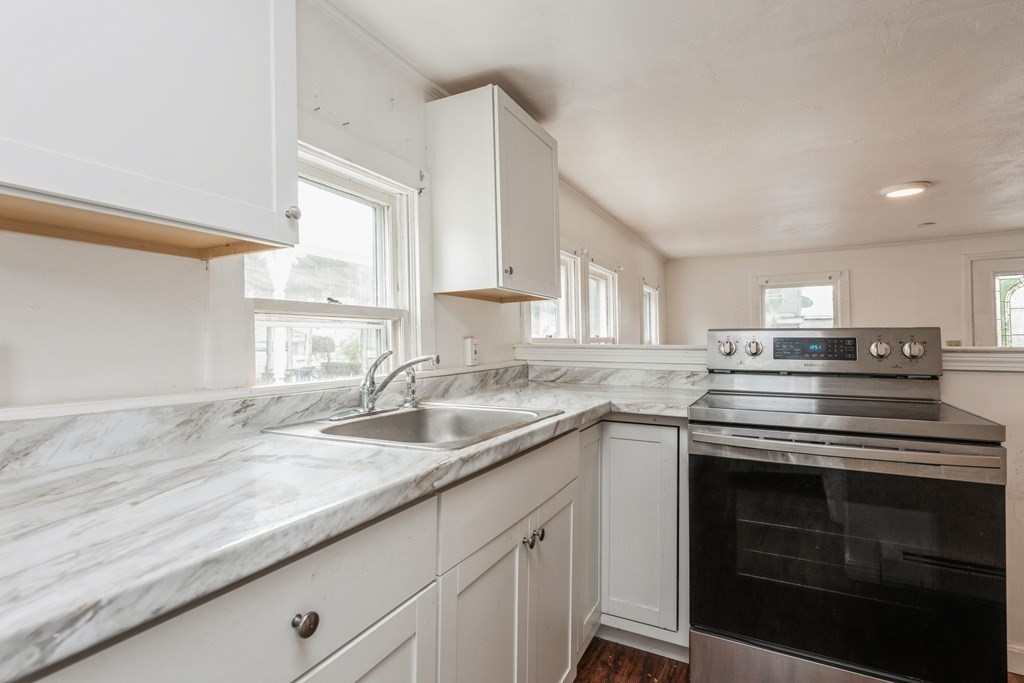 14 Holly Street Wareham, MA 02558 - Photo 3 of 35
