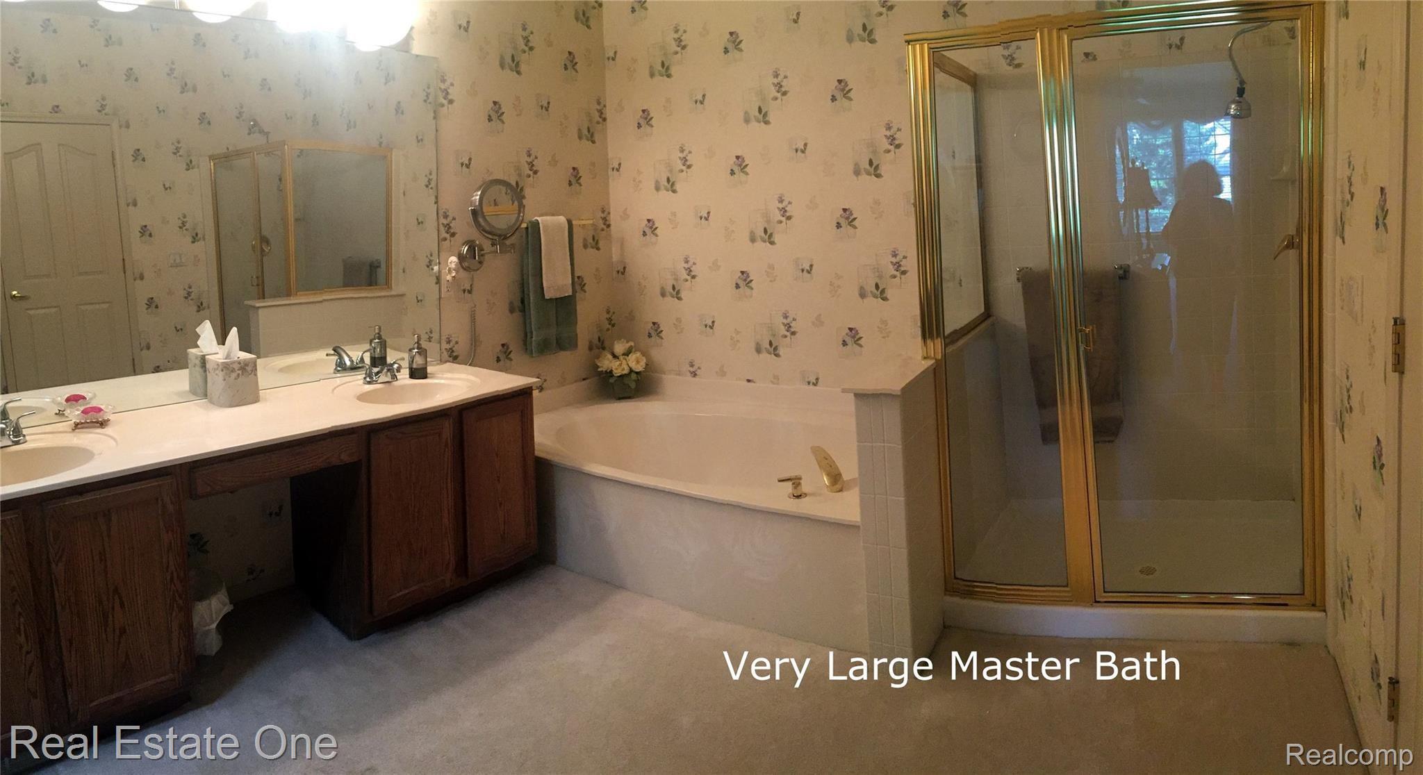 1931 Dunham Drive, Unit 91 Rochester, MI 48306 - Photo 16 of 29 Master Bath.JPG