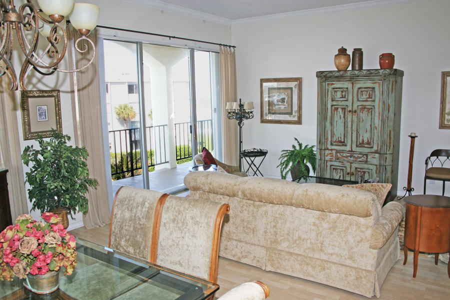 300 South Beach Road, Unit 402 Jupiter, FL 33469 - Photo 3 of 16 Living Room