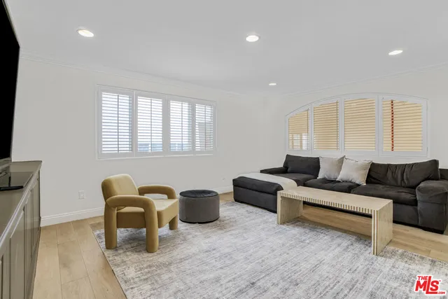 $15,995 | 11974 Mayfield Avenue, Unit 6, Los Angeles, CA 90049