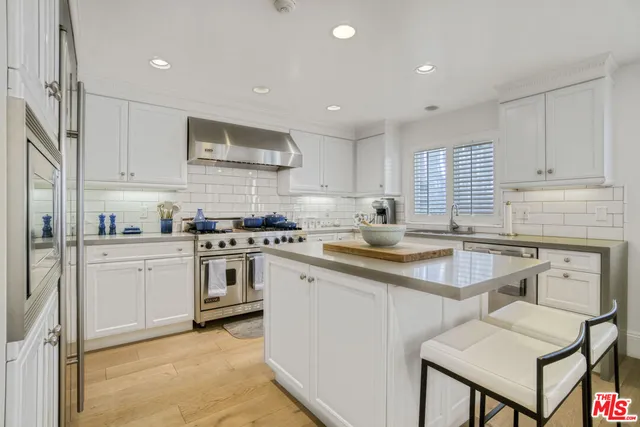 $15,995 | 11974 Mayfield Avenue, Unit 6, Los Angeles, CA 90049