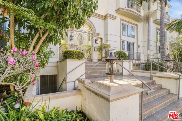 $15,995 | 11974 Mayfield Avenue, Unit 6, Los Angeles, CA 90049