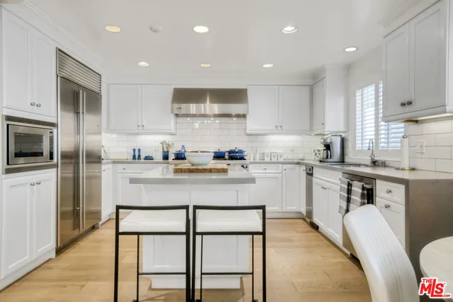 $15,995 | 11974 Mayfield Avenue, Unit 6, Los Angeles, CA 90049