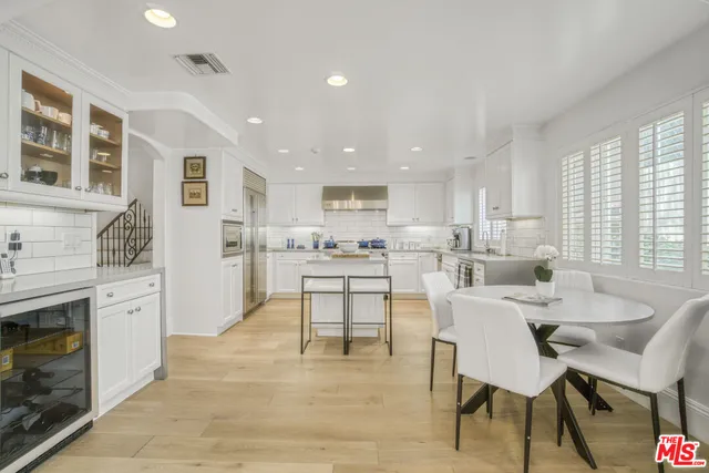 $15,995 | 11974 Mayfield Avenue, Unit 6, Los Angeles, CA 90049