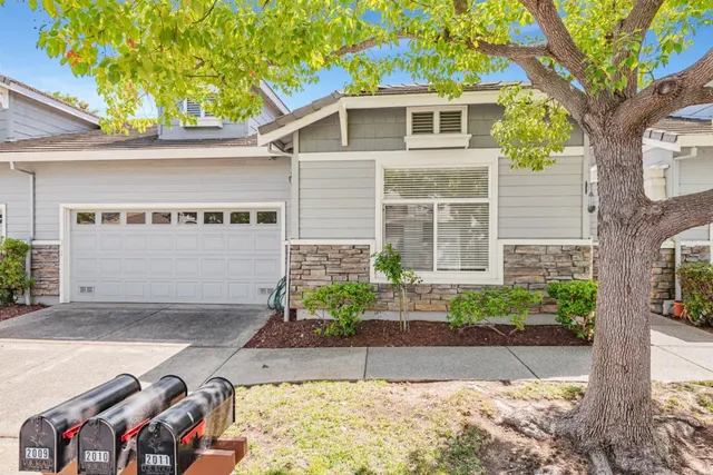 $899,000 | 2010 Carignan Way, San Jose, CA 95135