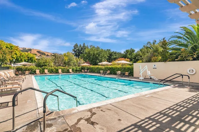 $880,000 | 2010 Carignan Way, San Jose, CA 95135