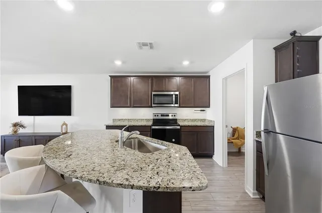 $284,900 | 1675 Wynford Circle, Tavares, FL 32778