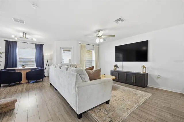 $284,900 | 1675 Wynford Circle, Tavares, FL 32778