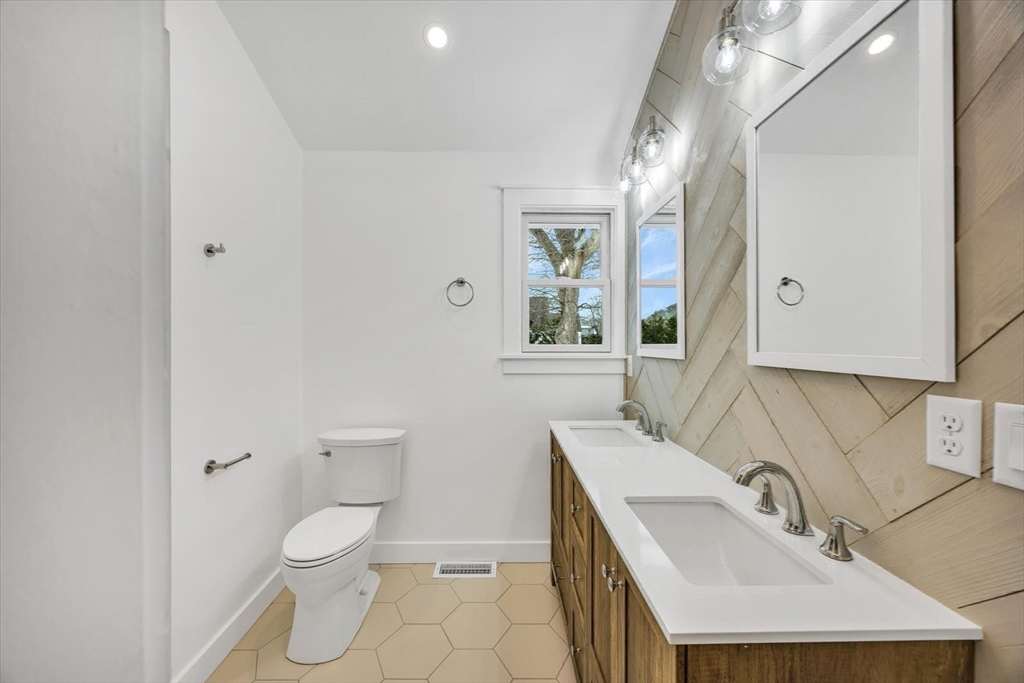 531 Menauhant Road Falmouth, MA 02536 - Photo 32 of 42