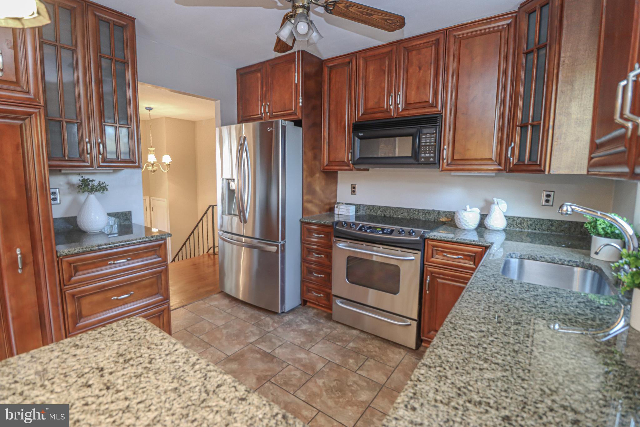 5929 Snowdens Run Road Sykesville, MD 21784 - Photo 9 of 54 Kitchen with upgraded cabinets and granite counter