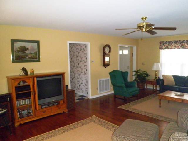 23045 McDonald Point Road Seneca, SC 29672 - Photo 4 of 25