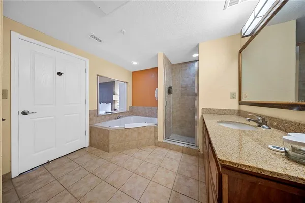 $215,000 | 12527 Floridays Resort Drive, Unit 402E, Orlando, FL 32821