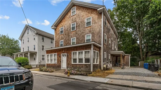 $1,750 | 16 Brinley Street, Unit 4, Newport, RI 02840