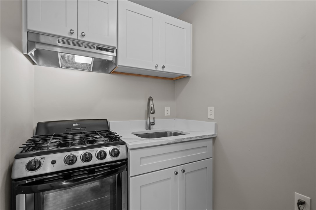 16 Brinley Street, Unit 4 Newport, RI 02840 - Photo 11 of 17